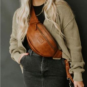 Kindly camera Fanny pack- worn once!